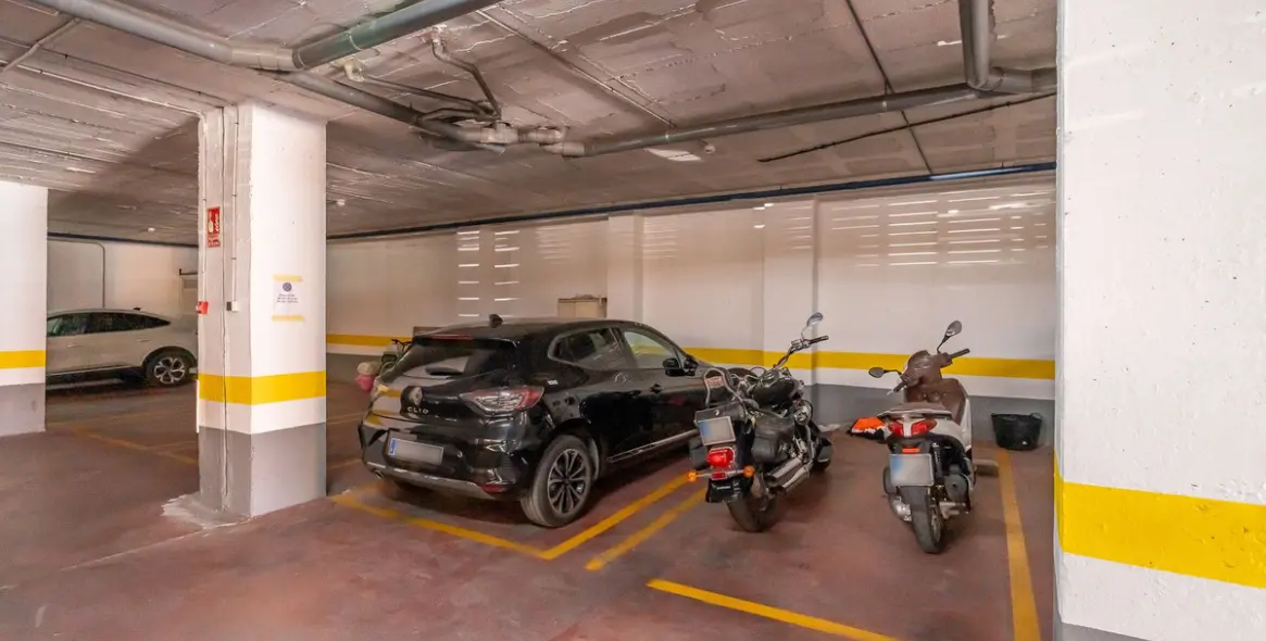 Sale of middle floor apartment in Estepona 44