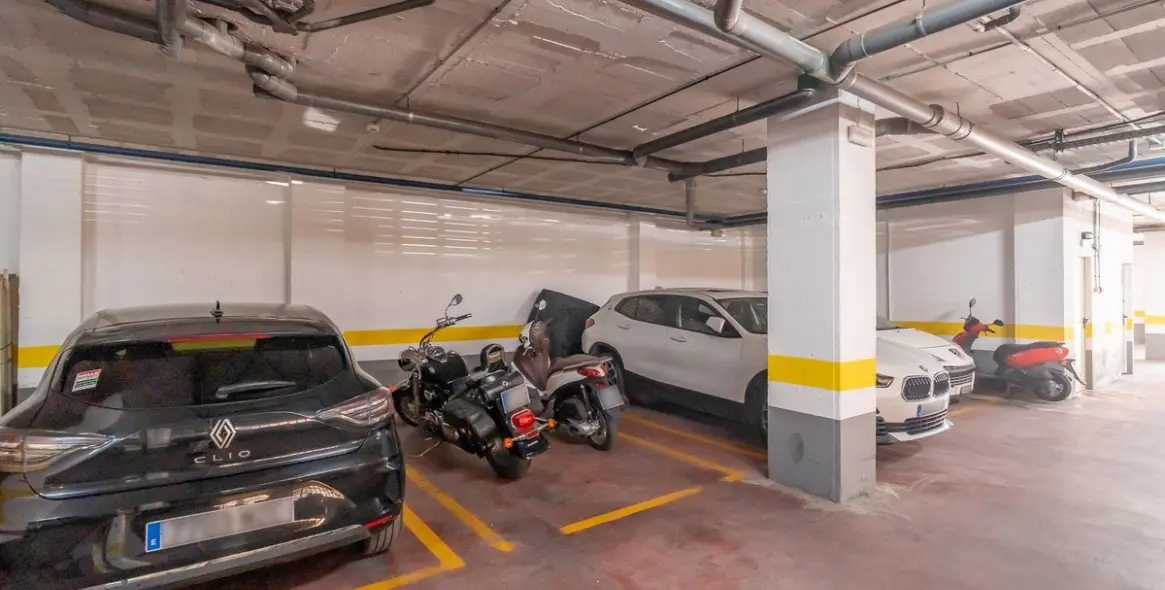 Sale of middle floor apartment in Estepona 45