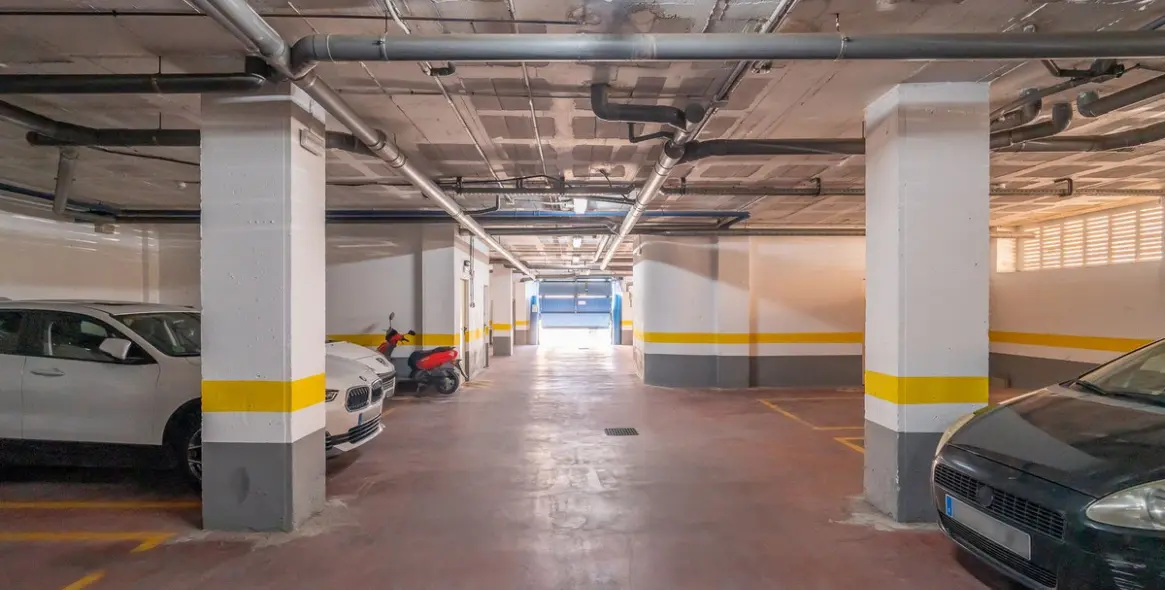 Sale of middle floor apartment in Estepona 47