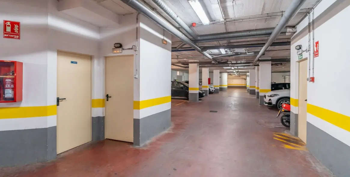 Sale of middle floor apartment in Estepona 48