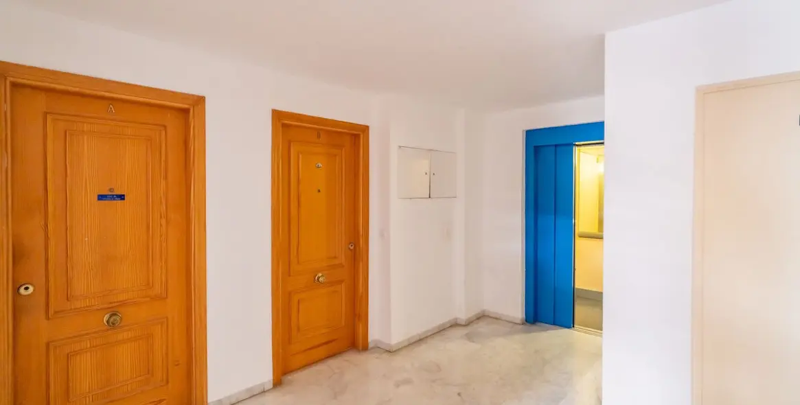 Sale of middle floor apartment in Estepona 49