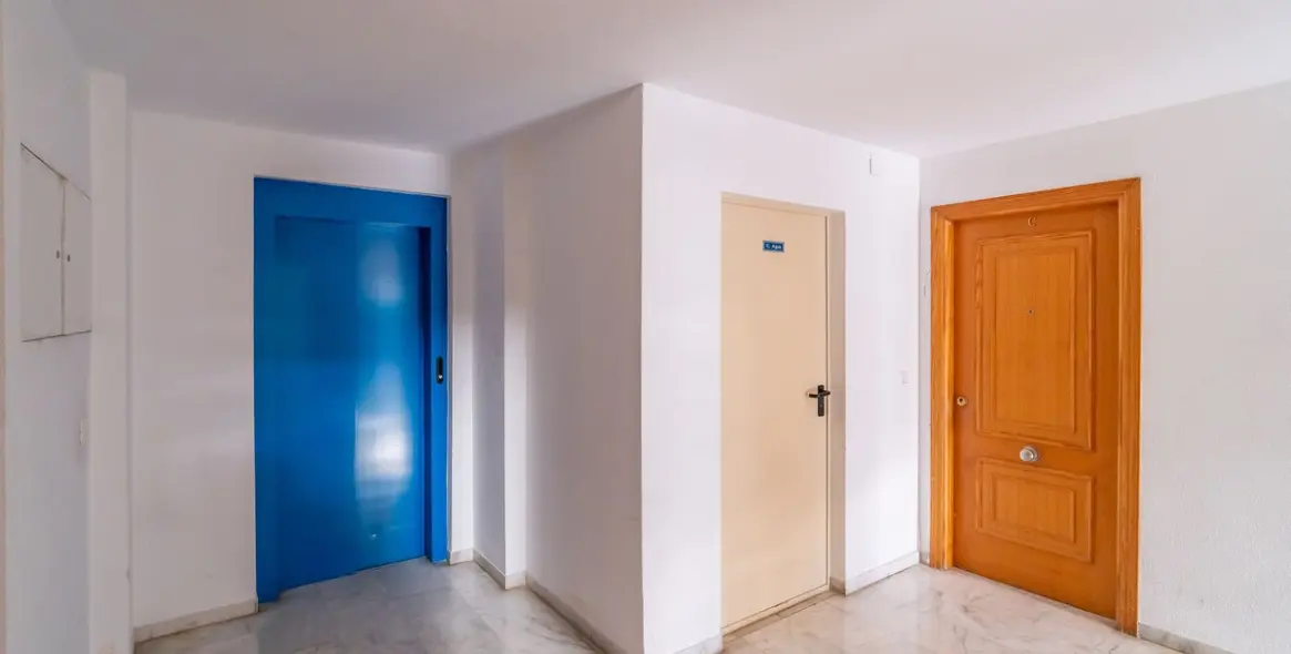 Sale of middle floor apartment in Estepona 50