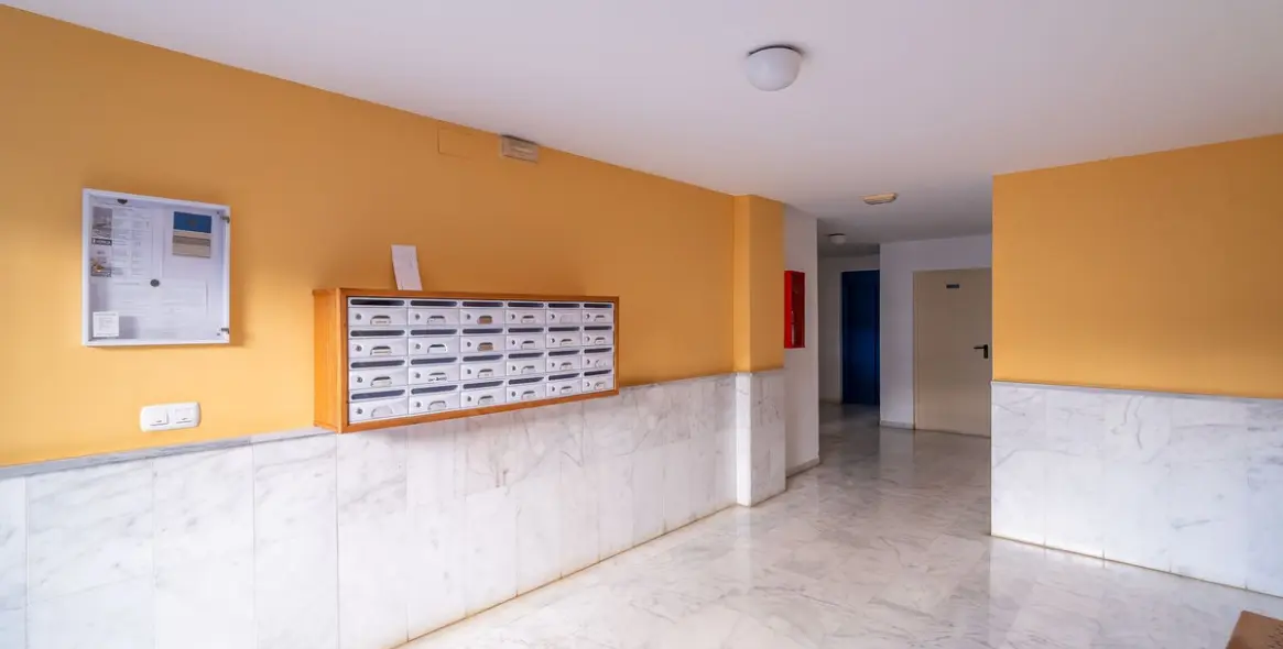 Sale of middle floor apartment in Estepona 51