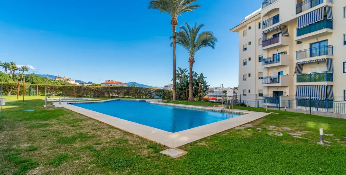 Sale of middle floor apartment in Estepona 56
