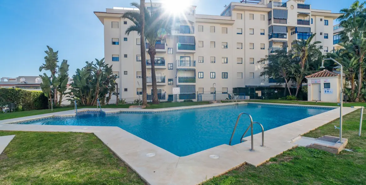 Sale of middle floor apartment in Estepona 58