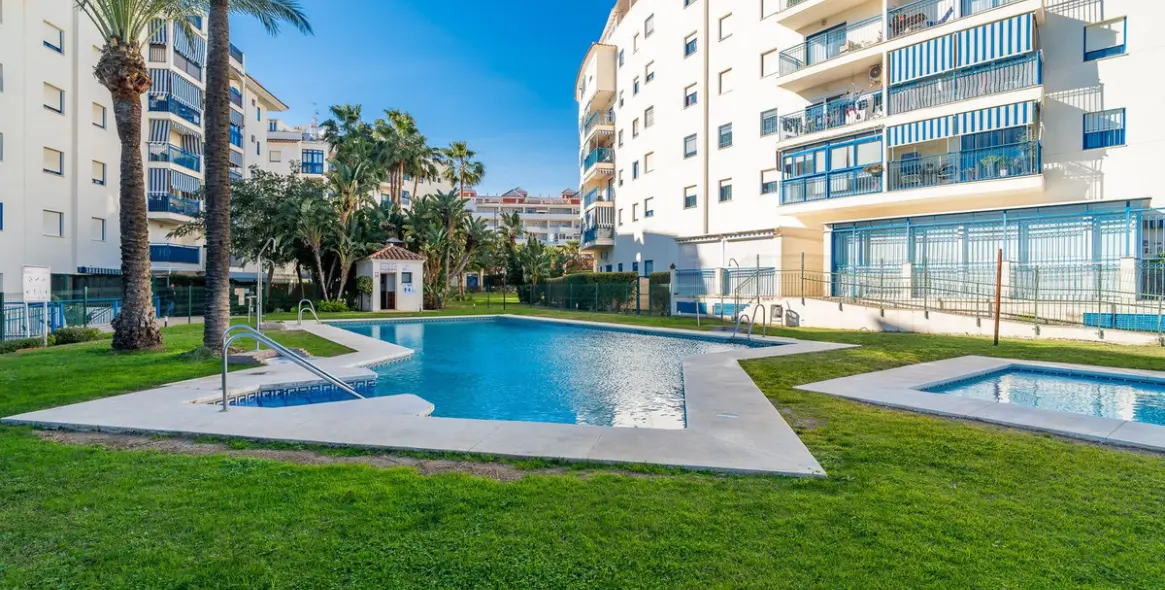 Sale of middle floor apartment in Estepona 61