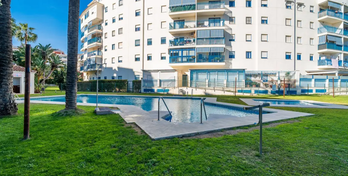 Sale of middle floor apartment in Estepona 62