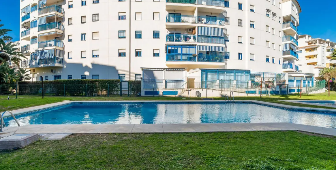 Sale of middle floor apartment in Estepona 63