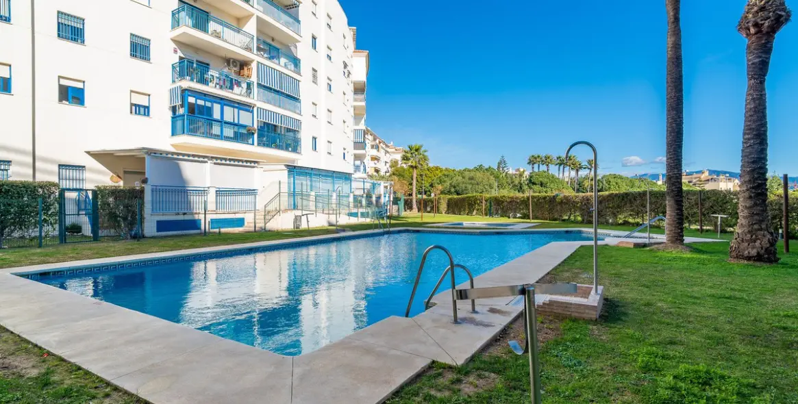 Sale of middle floor apartment in Estepona 64
