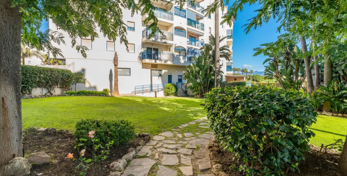 Sale of middle floor apartment in Estepona 66