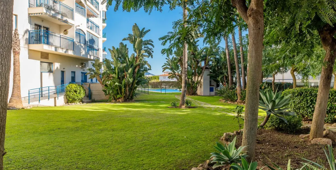 Sale of middle floor apartment in Estepona 69