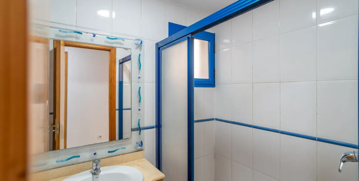 Sale of middle floor apartment in Estepona 73