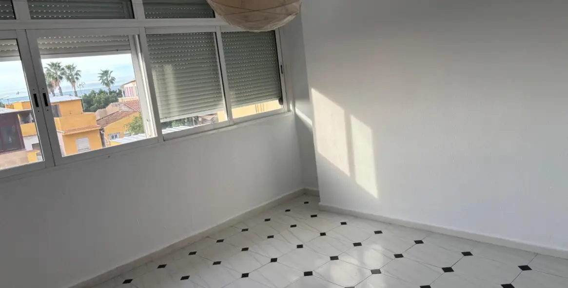 Продажа двухуровневых апартаментов в El Palo 7