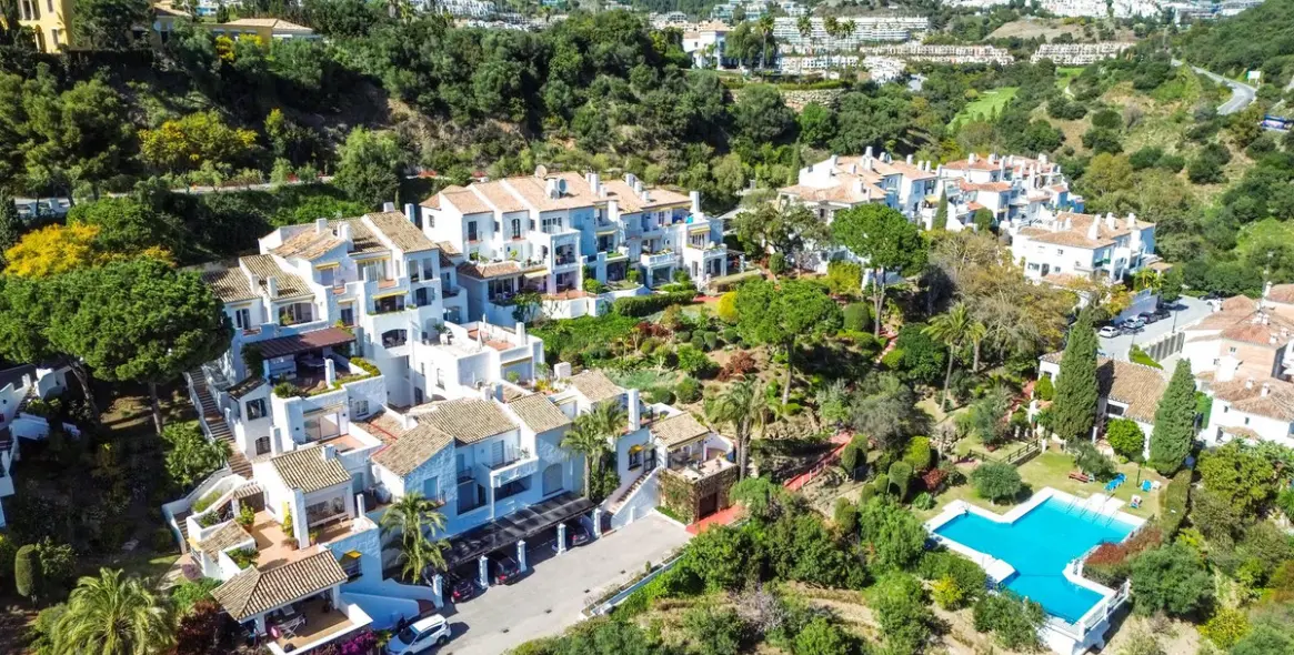 Продажа апартаментов на первом этаже в Los Arqueros 35