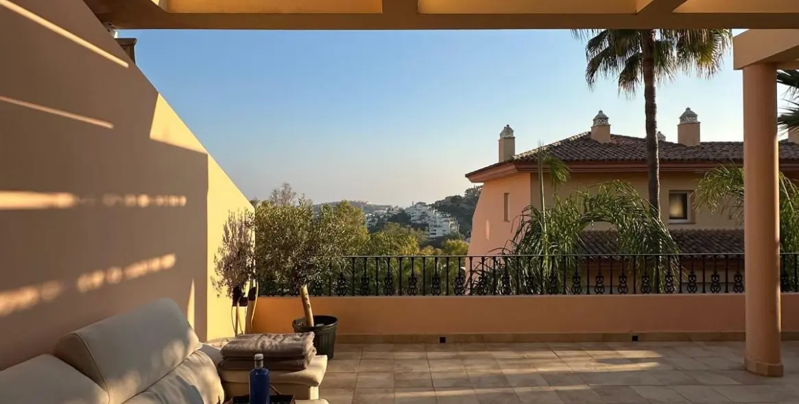 Продажа апартаментов на первом этаже в Nueva Andalucía 2