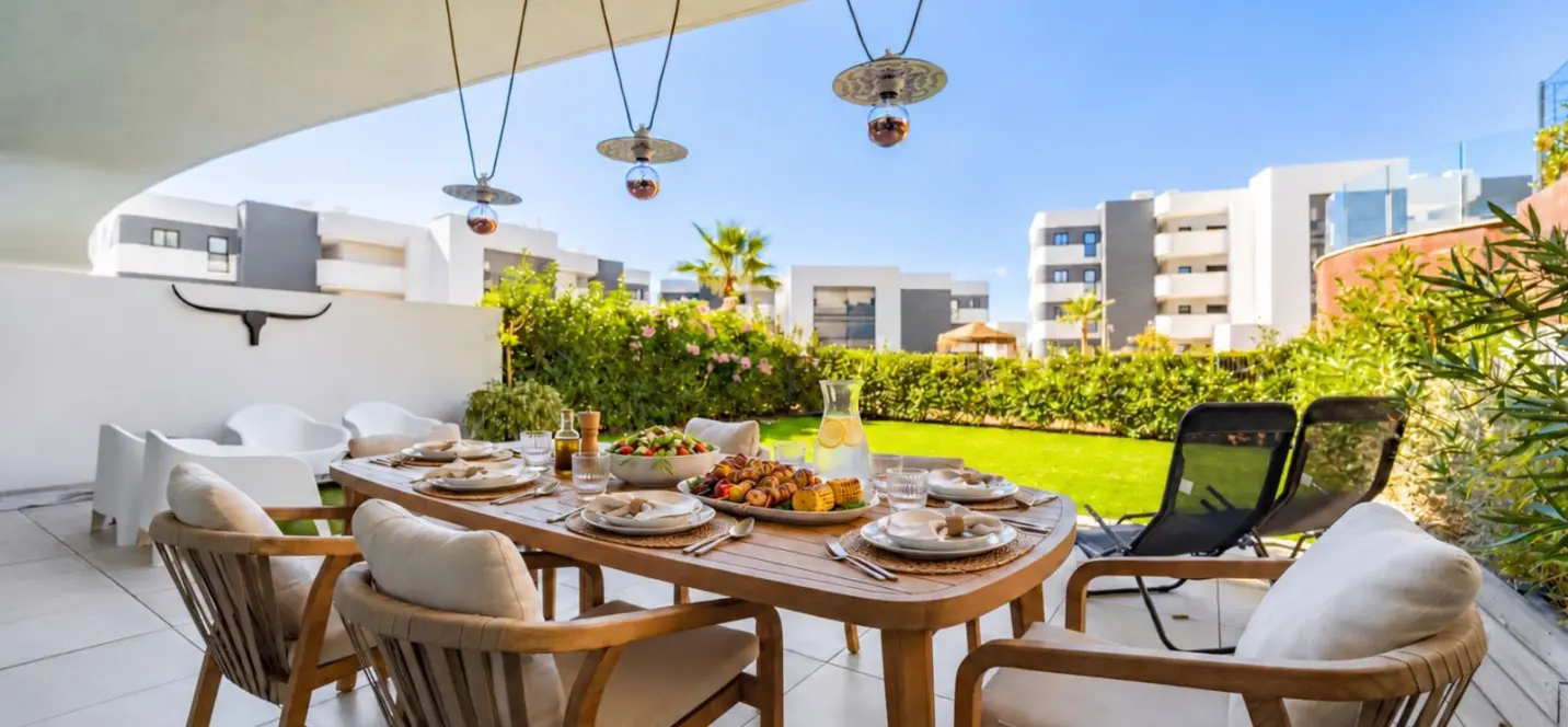 Sale of ground floor apartment in Higueron 0