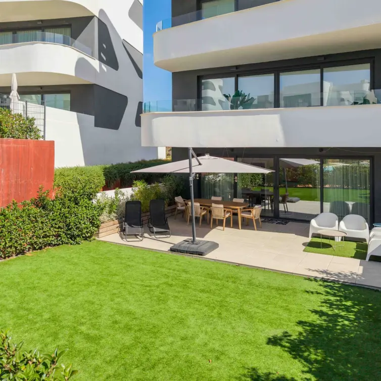 Sale of ground floor apartment in Higueron