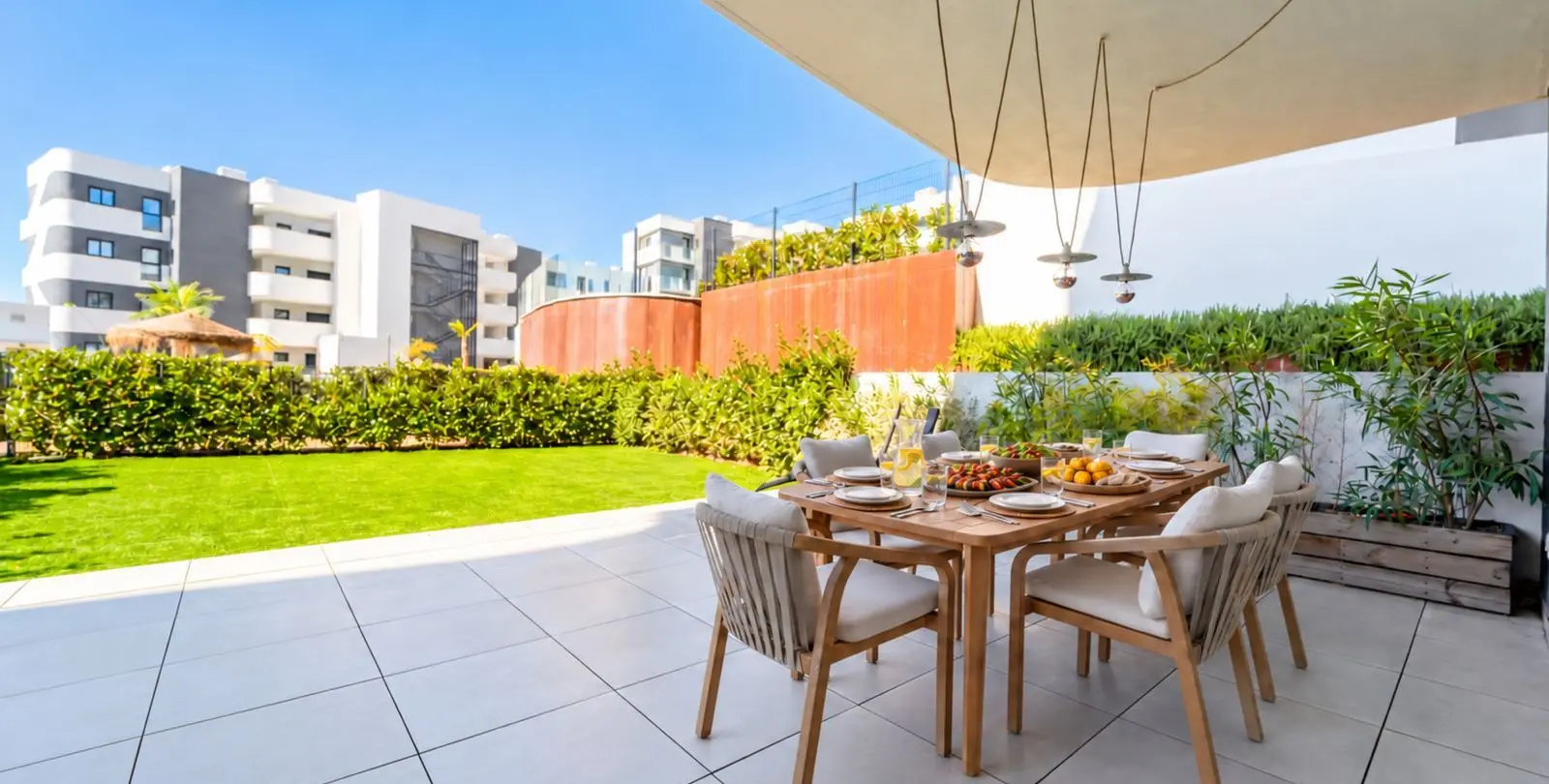 Sale of ground floor apartment in Higueron 7