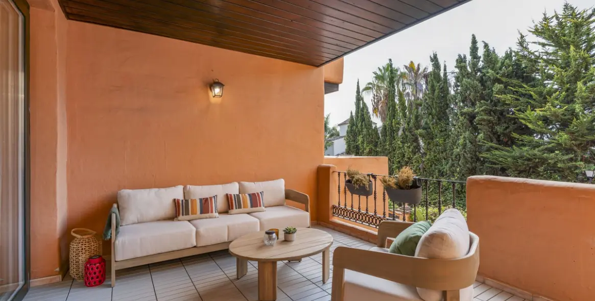 Продажа апартаментов на среднем этаже в El Paraiso 10