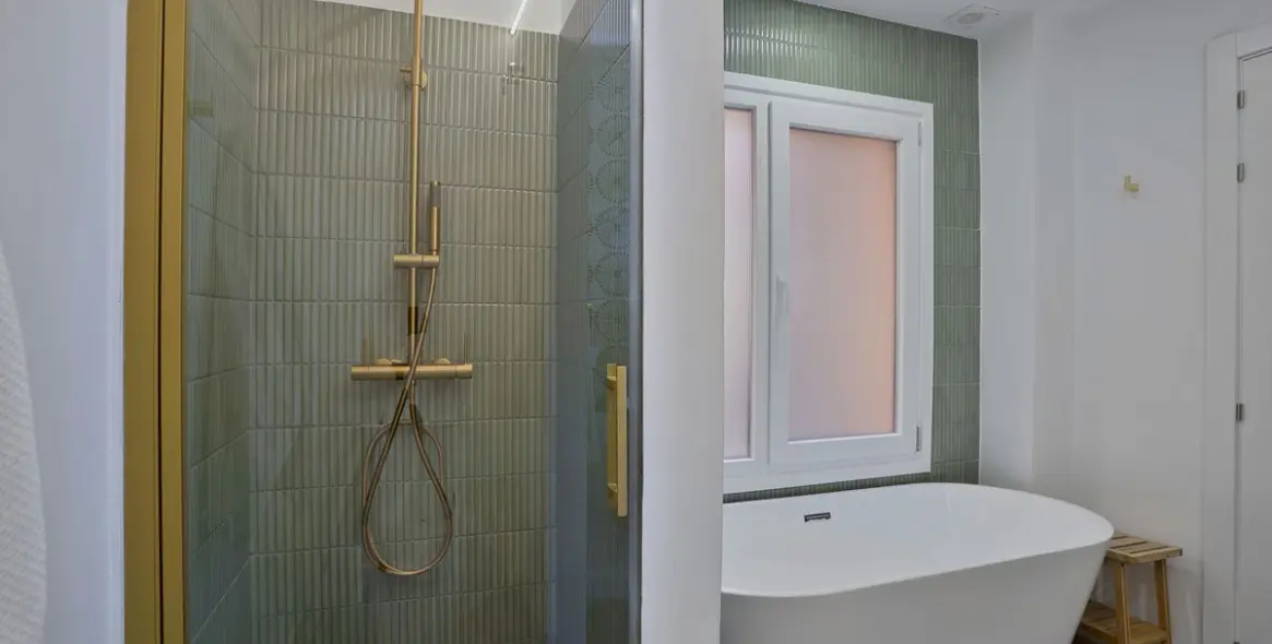 Sale of middle floor apartment in El Paraiso 33