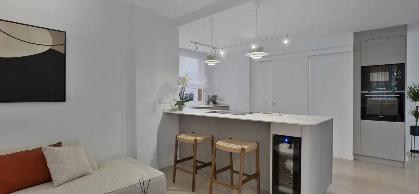 Sale of middle floor apartment in El Paraiso 4