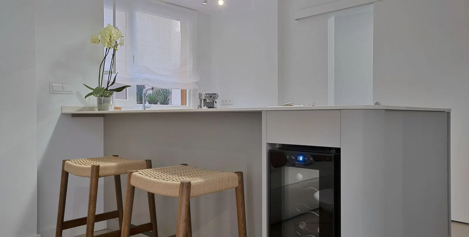 Venta de apartamento en planta media en El Paraiso 8