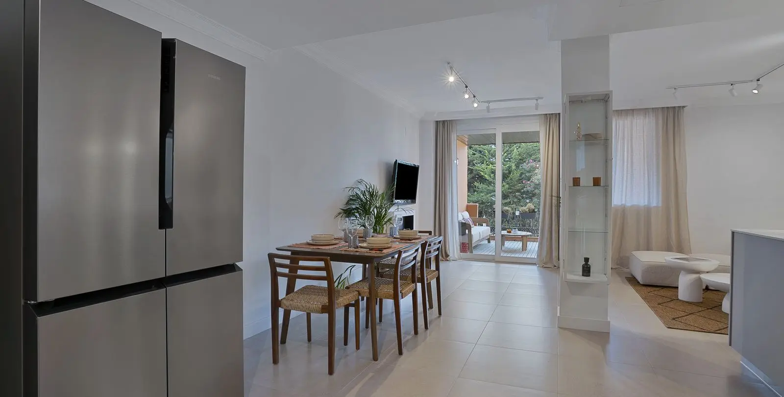 Venta de apartamento en planta media en El Paraiso 9