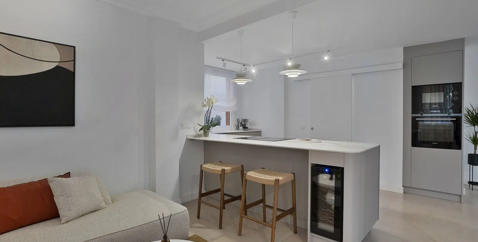 Venta de apartamento en planta media en El Paraiso 12