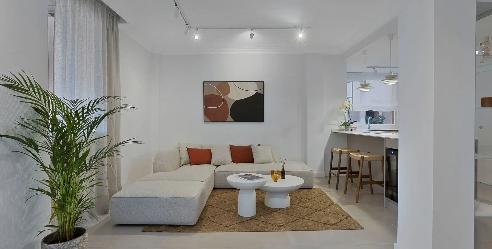 Venta de apartamento en planta media en El Paraiso 14