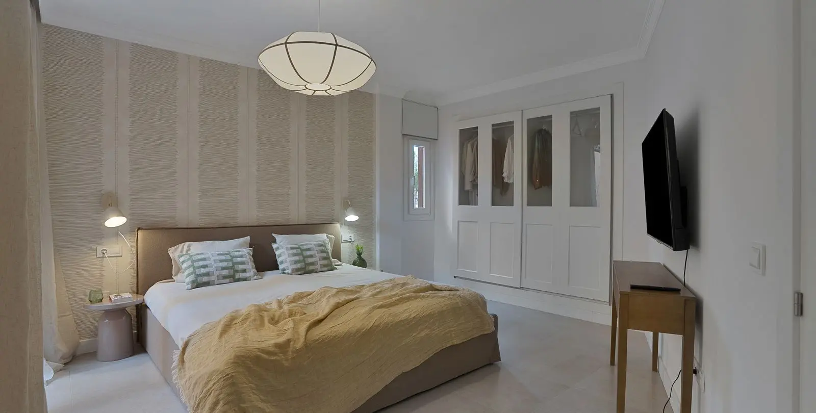 Venta de apartamento en planta media en El Paraiso 26
