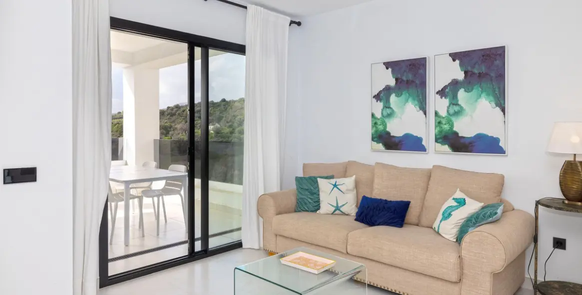 Продажа апартаментов на среднем этаже в Estepona 1