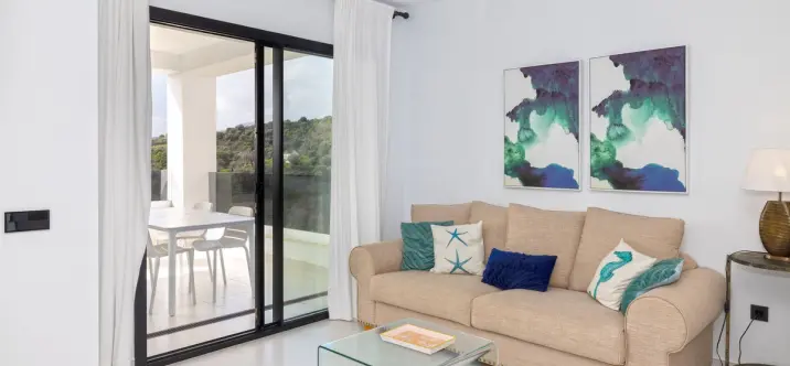 Продажа апартаментов на среднем этаже в Estepona 0