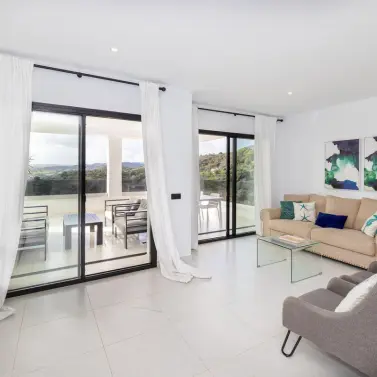 Продажа апартаментов на среднем этаже в Estepona