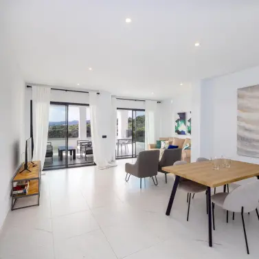 Продажа апартаментов на среднем этаже в Estepona