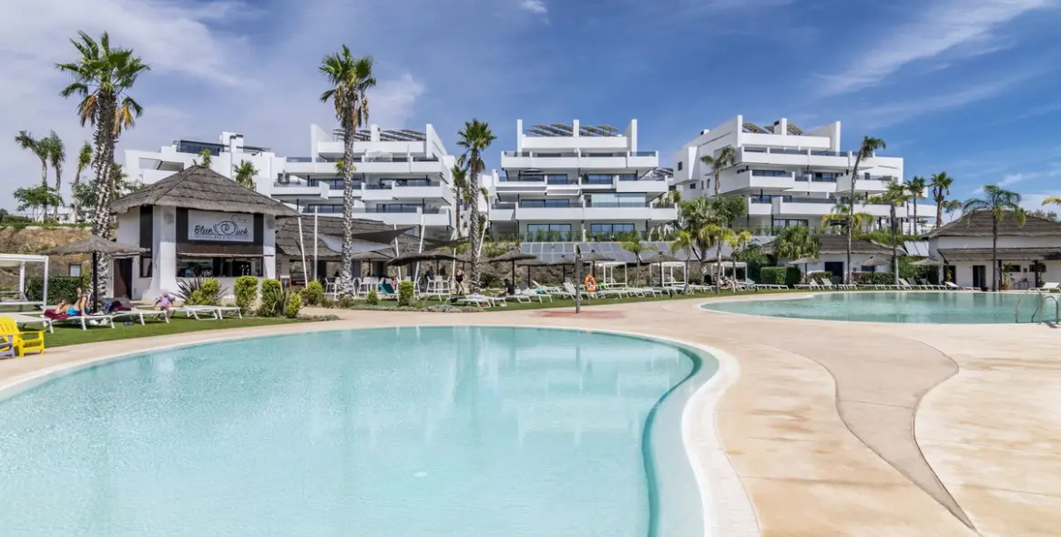 Продажа апартаментов на среднем этаже в Estepona 5