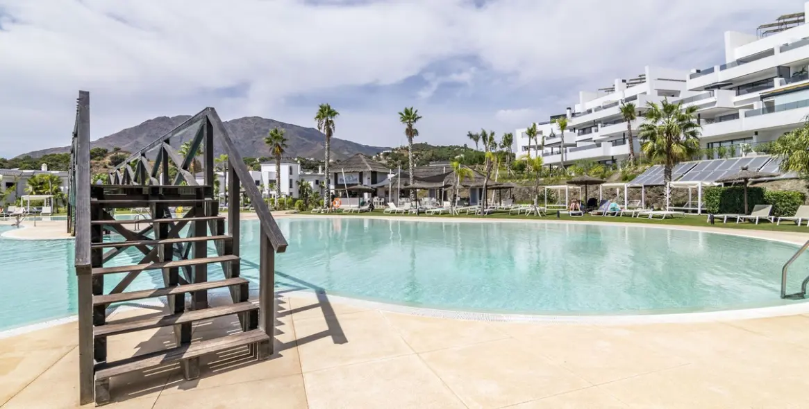 Продажа апартаментов на среднем этаже в Estepona 8