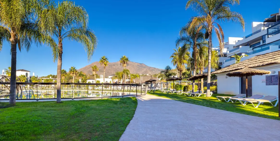 Продажа апартаментов на среднем этаже в Estepona 10