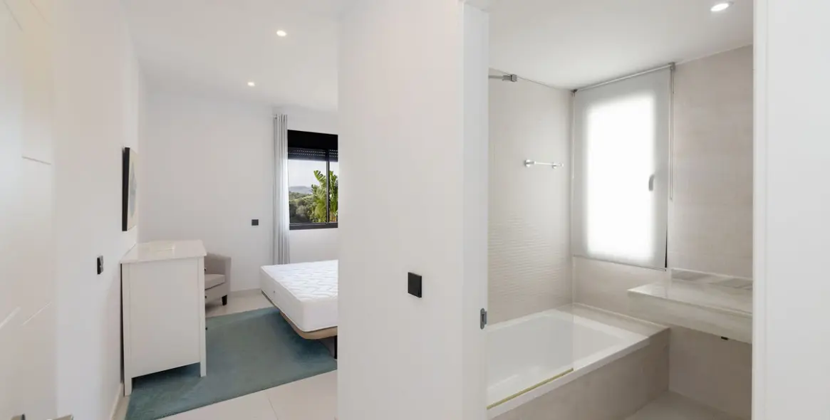 Продажа апартаментов на среднем этаже в Estepona 14