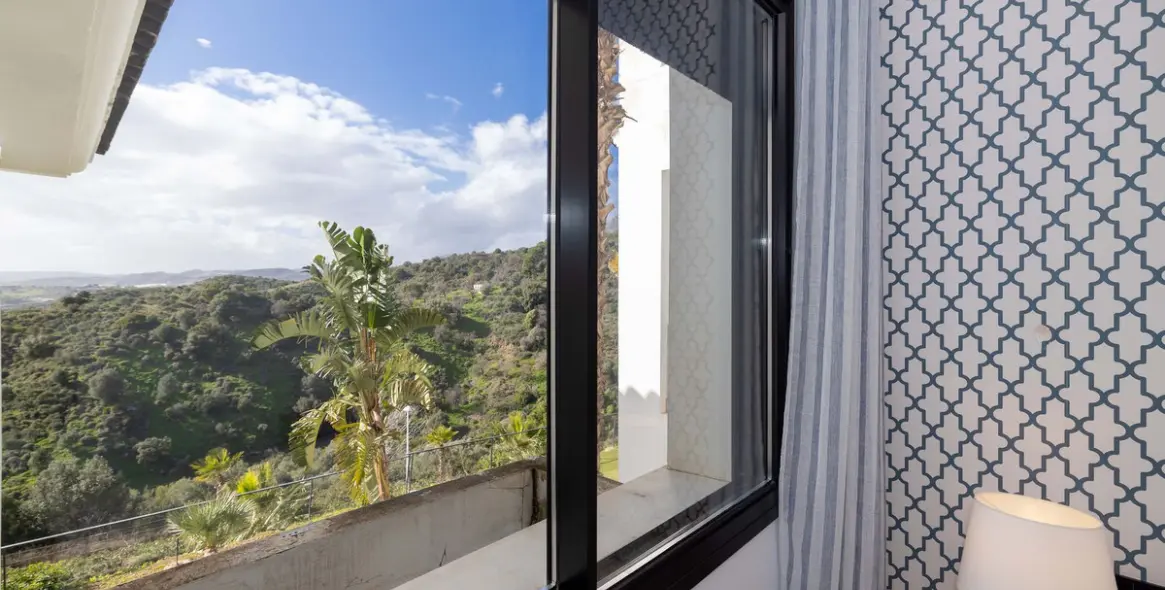 Продажа апартаментов на среднем этаже в Estepona 18