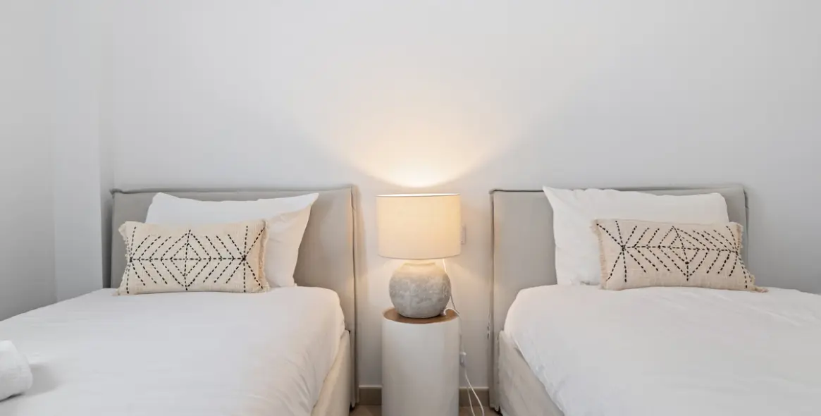 Продажа апартаментов на среднем этаже в Estepona 18