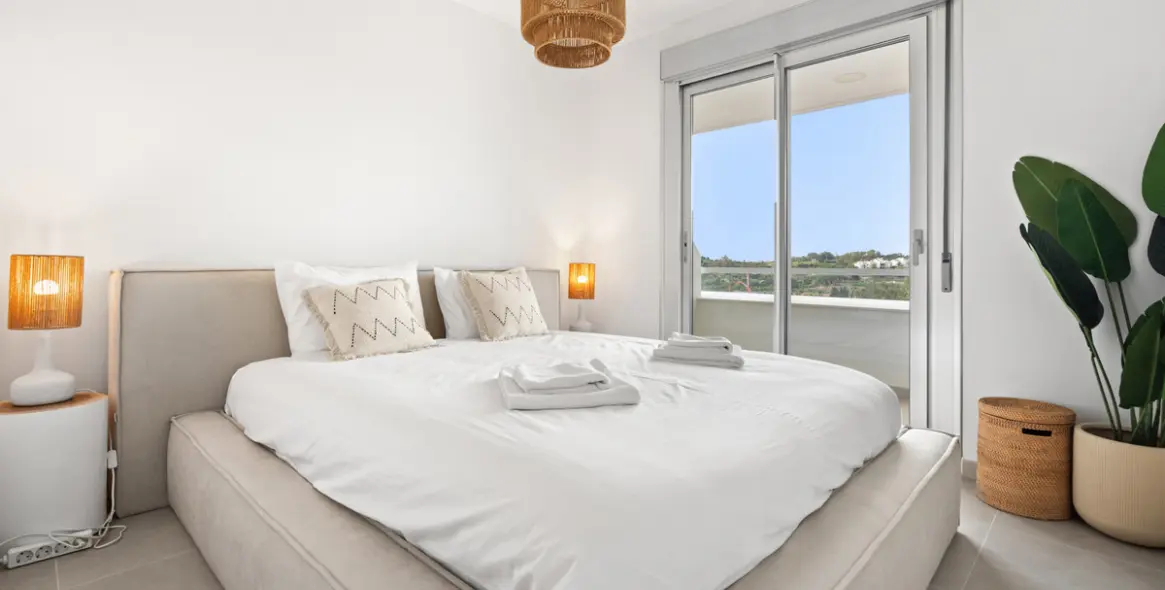 Продажа апартаментов на среднем этаже в Estepona 4