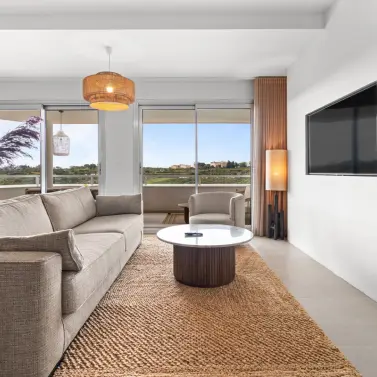 Продажа апартаментов на среднем этаже в Estepona