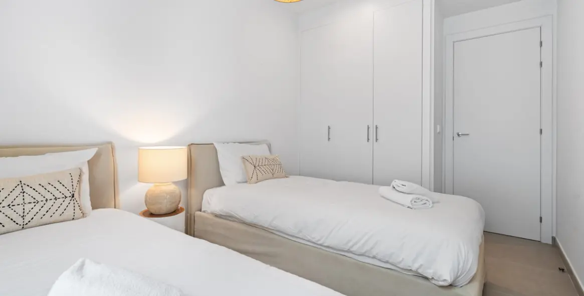 Продажа апартаментов на среднем этаже в Estepona 16