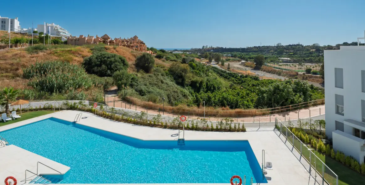 Sale of middle floor apartment in Estepona 24