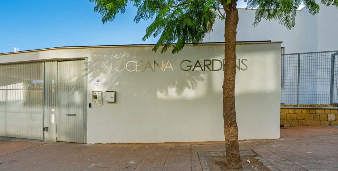 Sale of middle floor apartment in Estepona 25