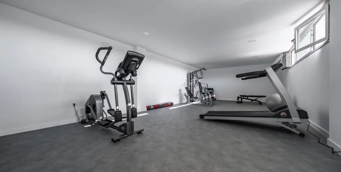 Sale of middle floor apartment in Estepona 28