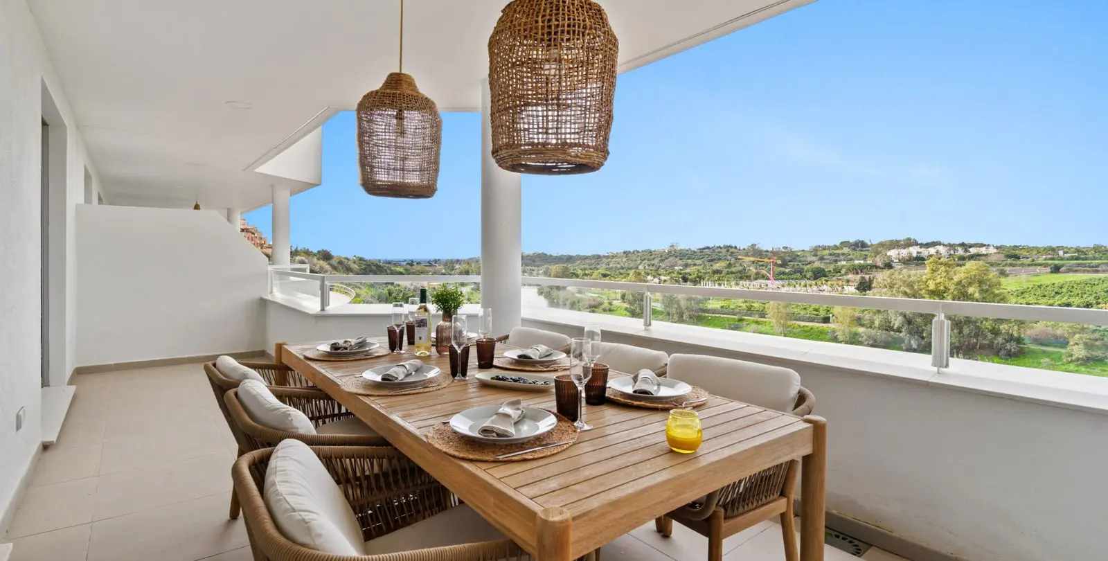 Продажа апартаментов на среднем этаже в Estepona 1
