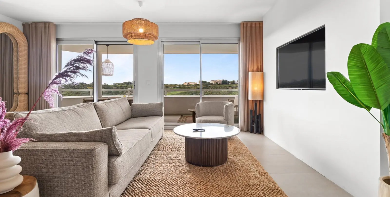 Продажа апартаментов на среднем этаже в Estepona 6