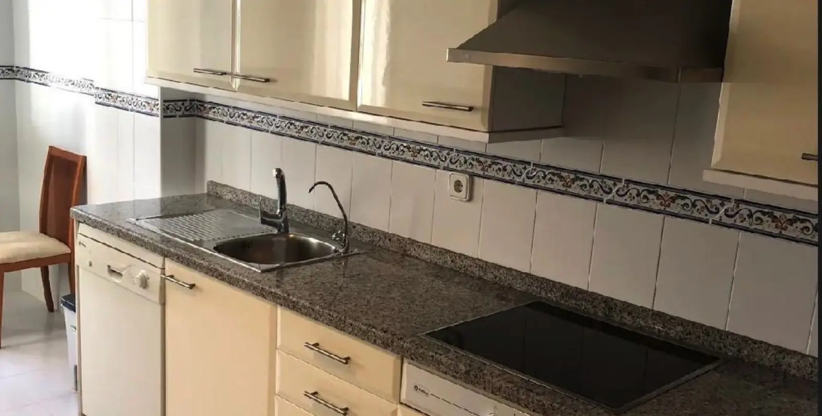 Sale of middle floor apartment in La Duquesa 30