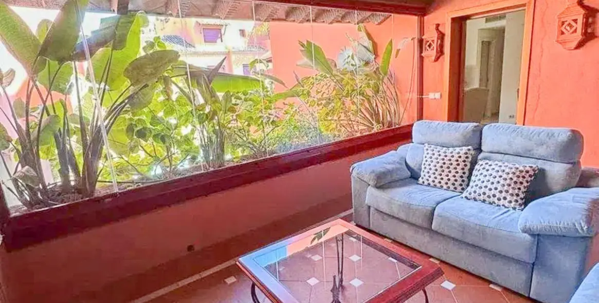 Venta de apartamento en planta media en Elviria 2